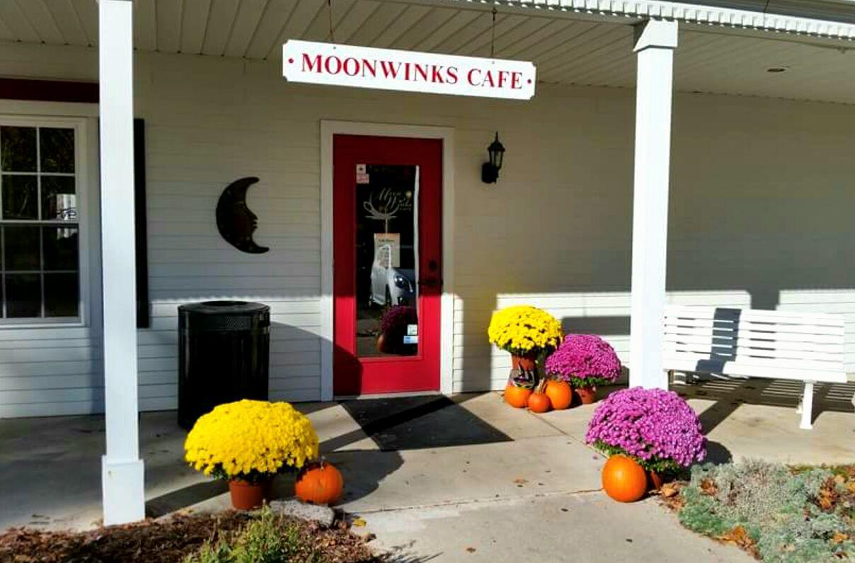 Pet Friendly MoonWinks Cafe