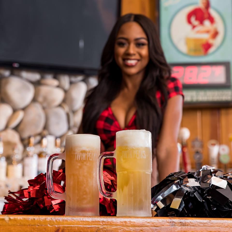 twin peaks waitresses