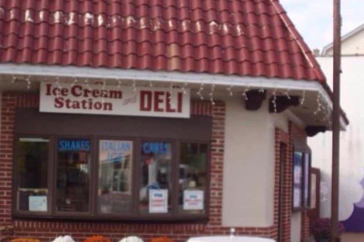 Pet Friendly Ice Cream Station and Deli