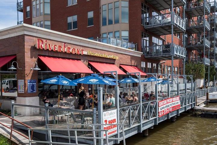 Pet Friendly Riverfront Pizzeria Bar & Grill