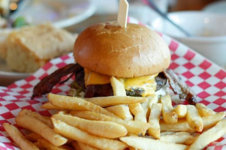 McCool's Pub & Grill - Bar & grill restaurant in Clackamas, OR