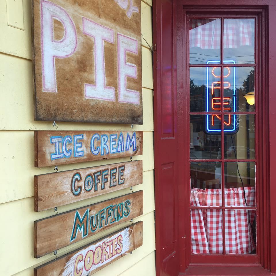 (Closed) Pie Lady and Son Pet Policy