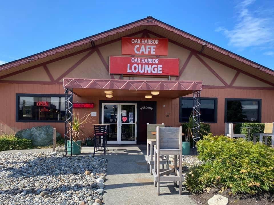 Pet Friendly Oak Harbor Cafe & Lounge