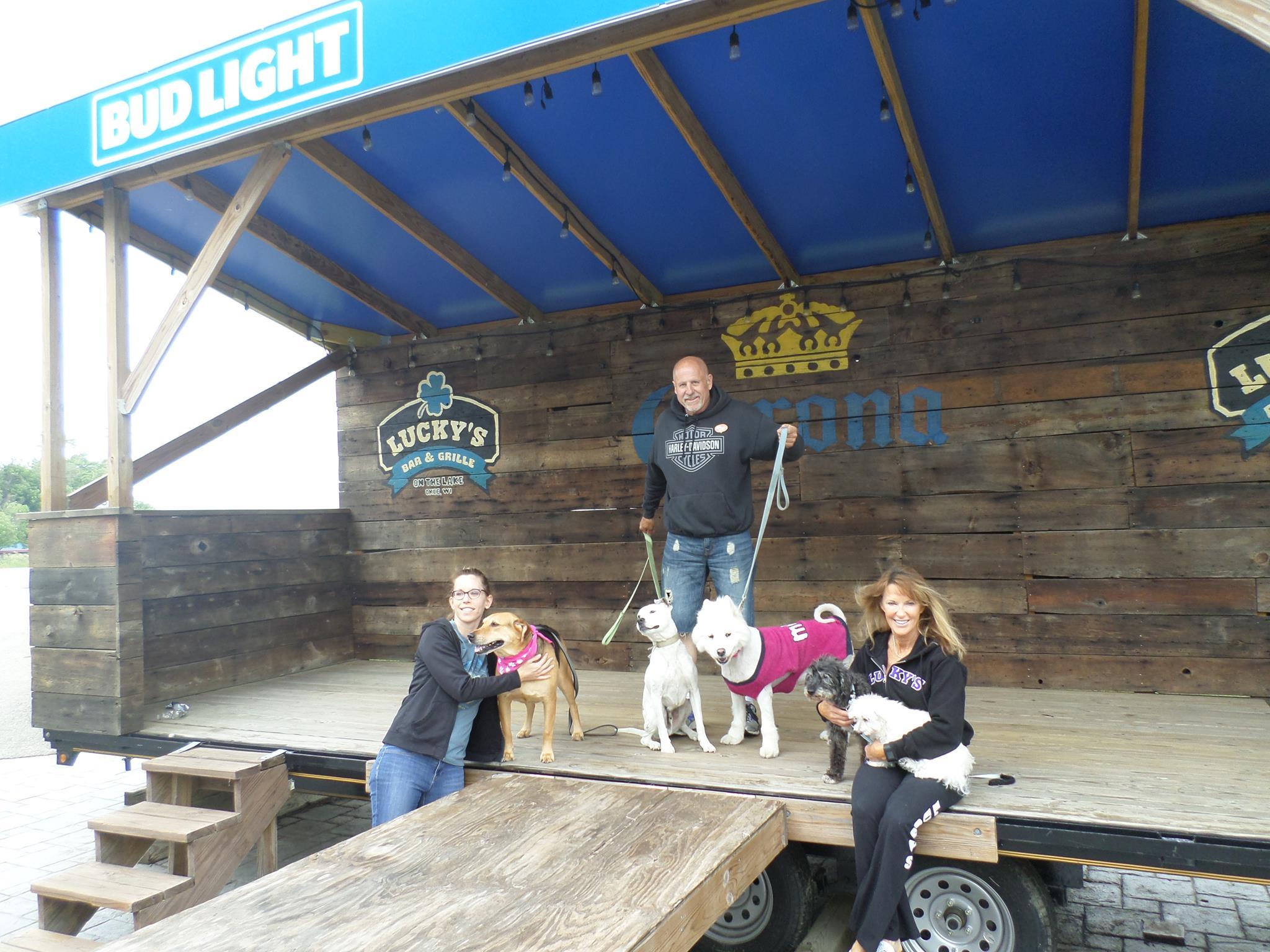 Pet Friendly Lucky's Bar & Grille On the Lake