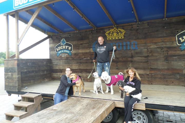 Pet Friendly Lucky's Bar & Grille On the Lake