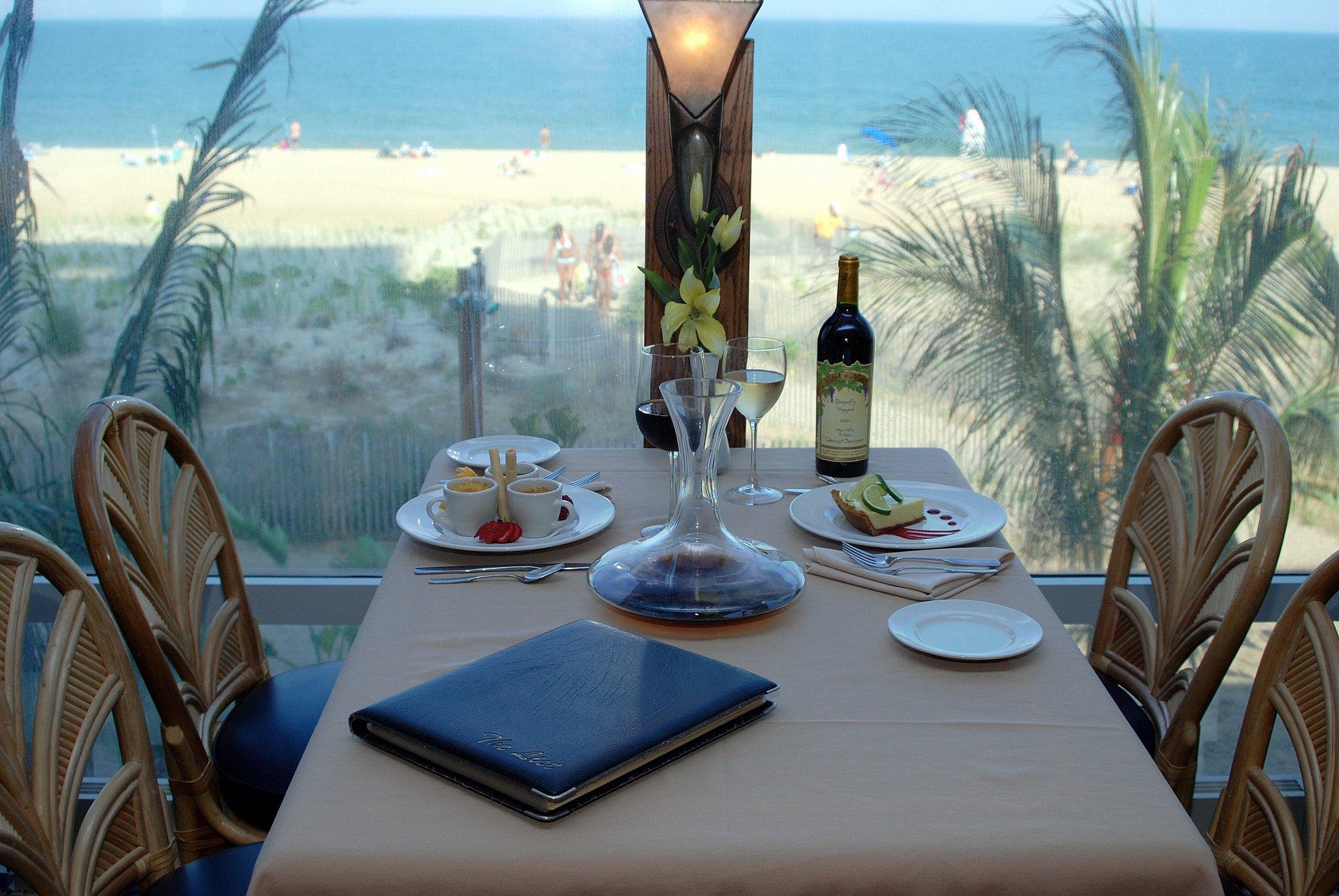 Pet Friendly Horizons Oceanfront Restaurant - Clarion Resort