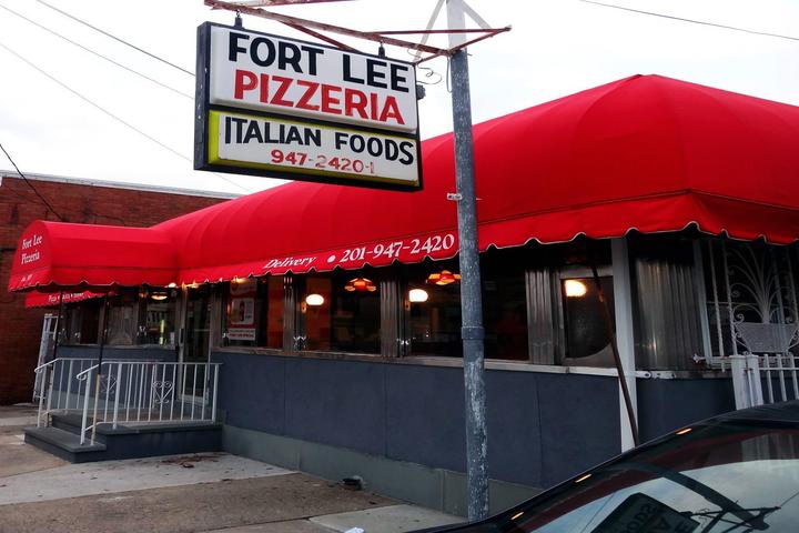 Dog Friendly Pizza Restaurants in Fort Lee, NJ - BringFido