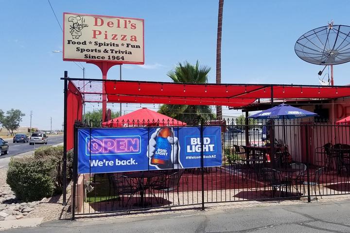 Pet Friendly Dell’s Pizza and Sports Bar!