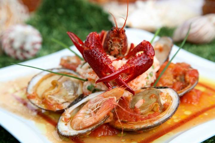 Pet Friendly 20/20 Seafood Restaurant and Market
