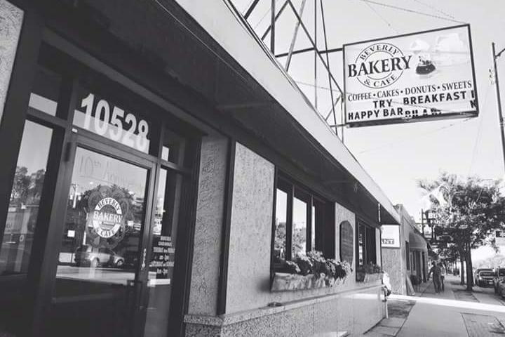 Pet Friendly Beverly Bakery and Cafe
