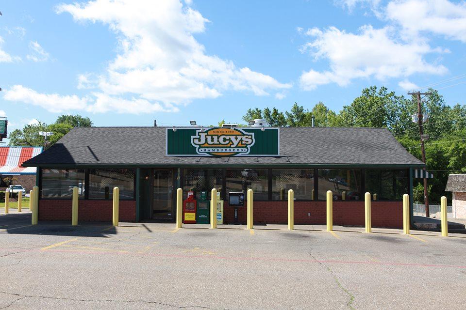 Jucys Hamburgers Is Pet Friendly